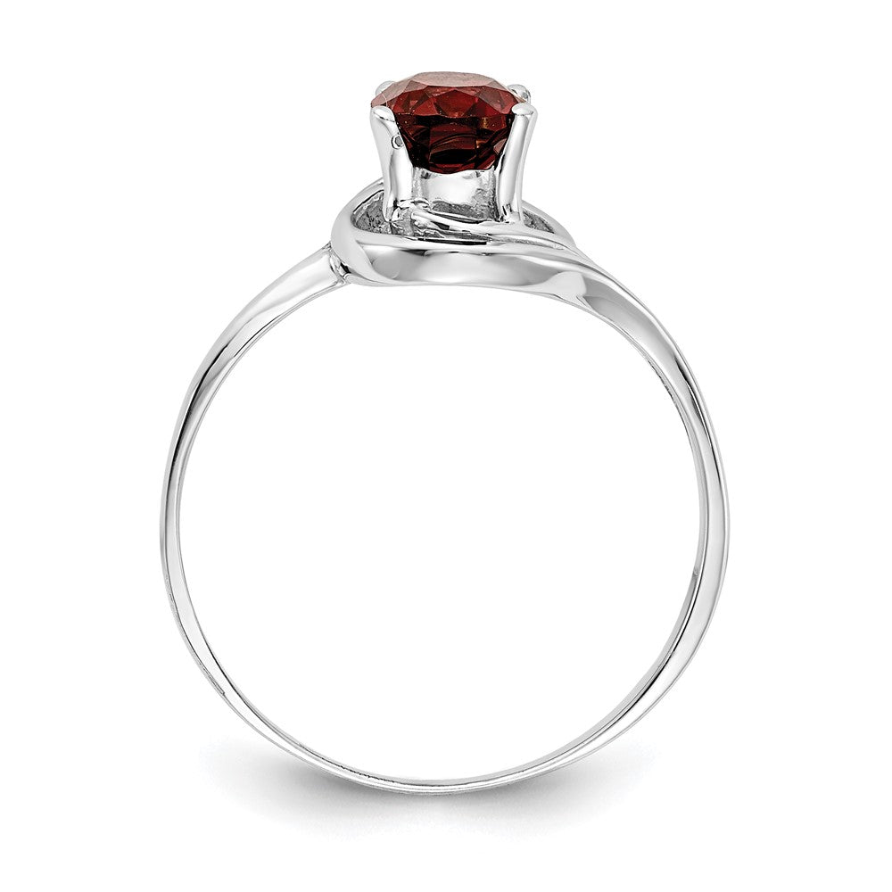 14k White Gold 7x Oval Garnet ring