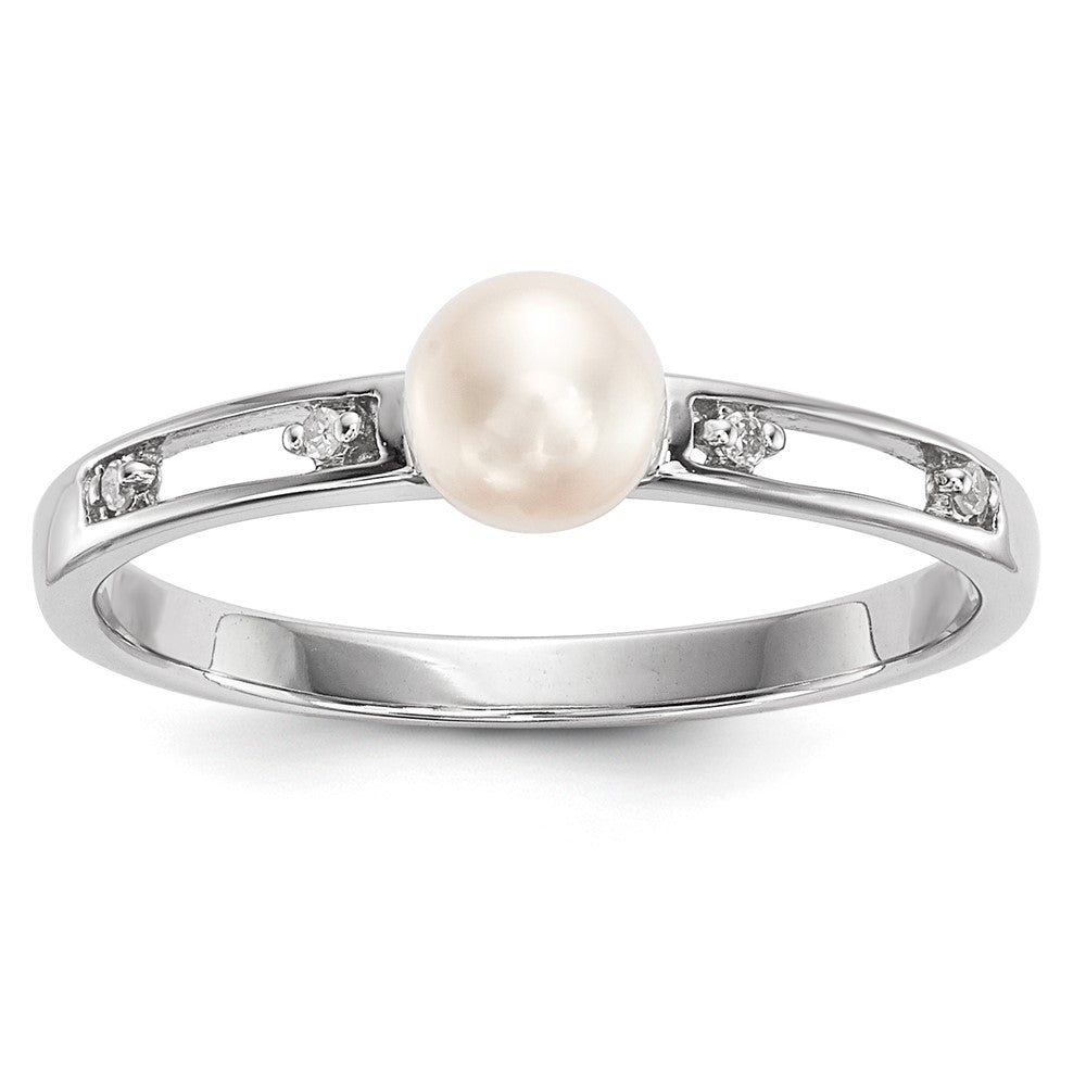 14k White Gold Freshwater Cultured Pearl and Diamond Ring