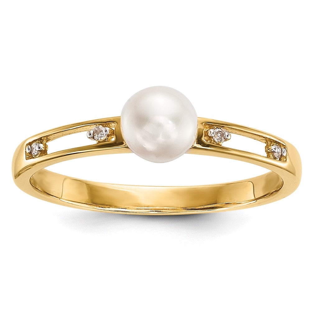 14k Freshwater Cultured Pearl and Diamond Ring