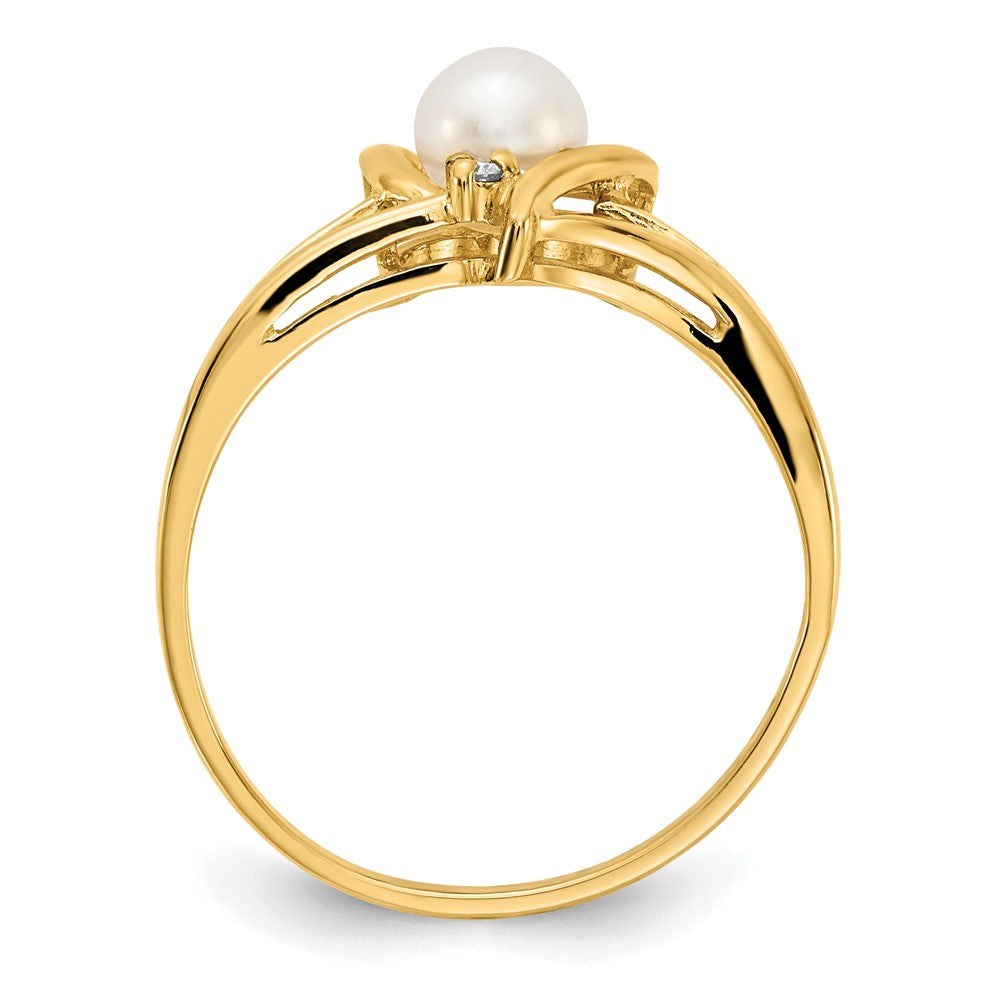 14k FW Cultured Pearl AA Diamond ring