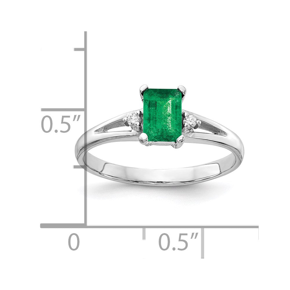 14k White Gold 6x Emerald Cut Emerald VS Diamond ring